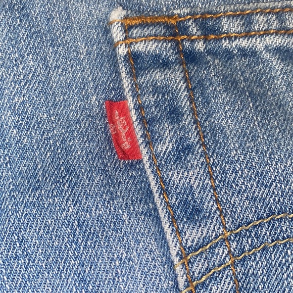 Levi’s Distressed Denim Shorts - Picture 6 of 6